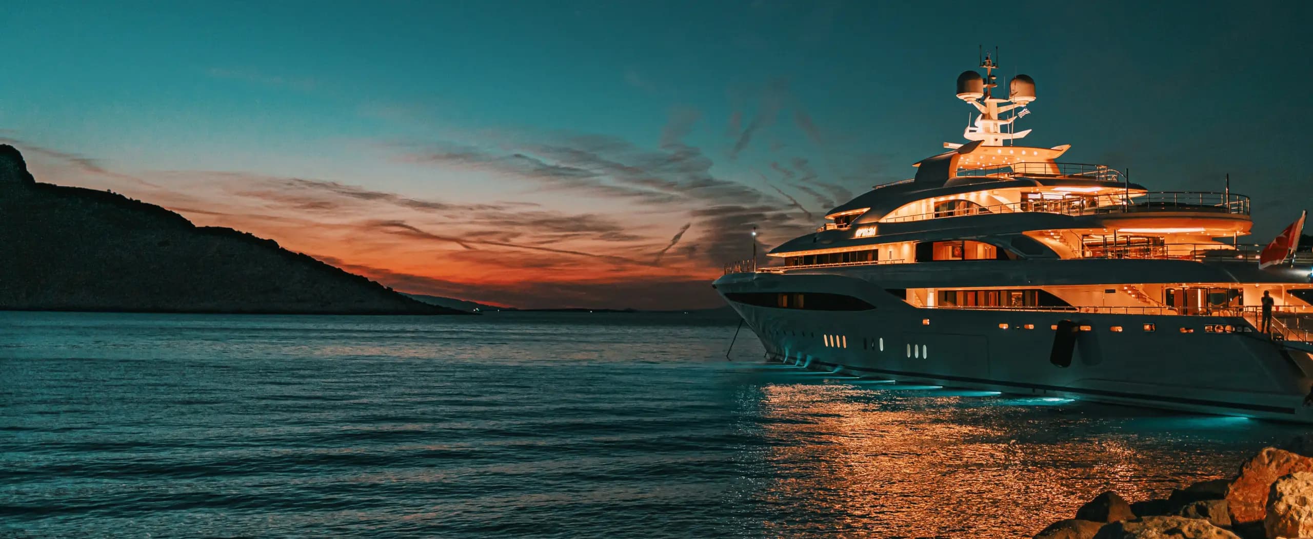 “Amadea” – The Quiet Fall of a Floating Icon